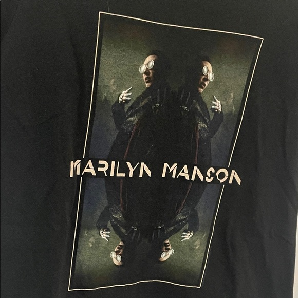 Hot Topic Black Graphic Tee Marilyn Manson - Picture 2 of 3